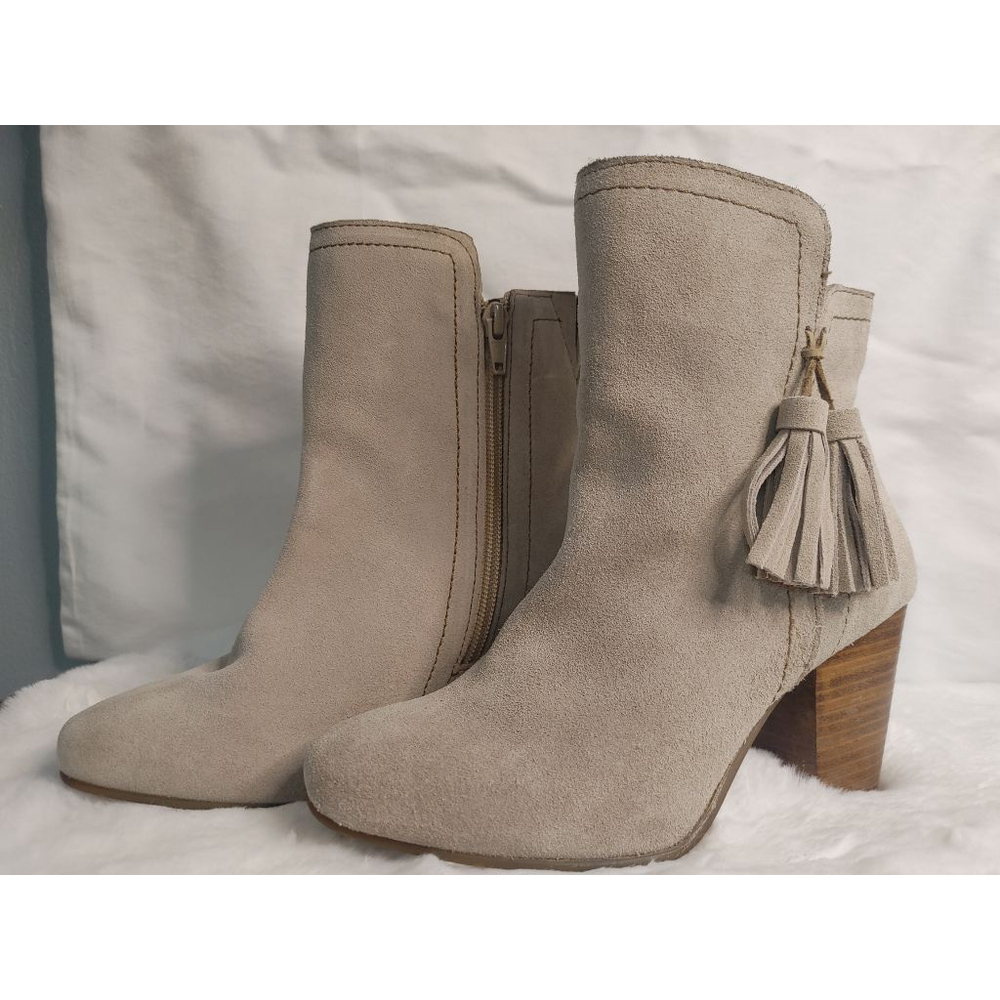 Women's Hush Puppies Daisee Billie Beige Suede Ankle Boots with Tassels Size 8